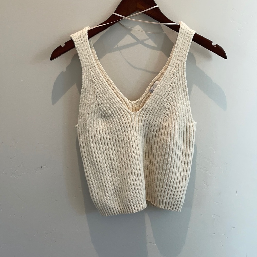 Beautiful crop top/tank top! ❤️